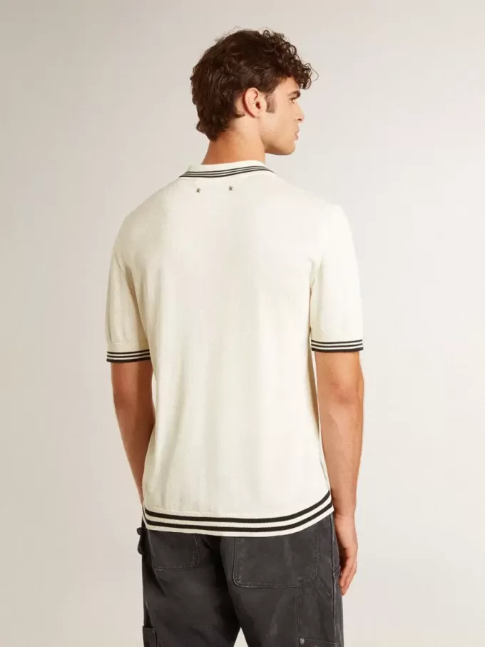 Tricou polo pentru bărbați, de culoare albă uzată, cu nervuri albastre Tricou polo pentru bărbați, de culoare albă uzată, cu nervuri albastre