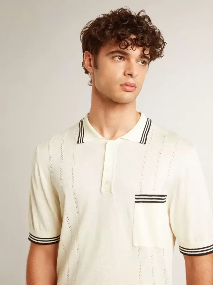 Tricou polo pentru bărbați, de culoare albă uzată, cu nervuri albastre Tricou polo pentru bărbați, de culoare albă uzată, cu nervuri albastre