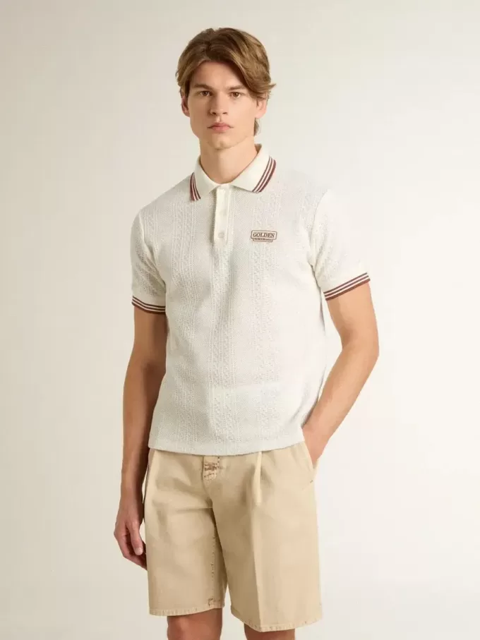 Tricou polo pentru bărbați din tricot perforat alb cu detalii în dungi burgund Tricou polo pentru bărbați din tricot perforat alb cu detalii în dungi burgund