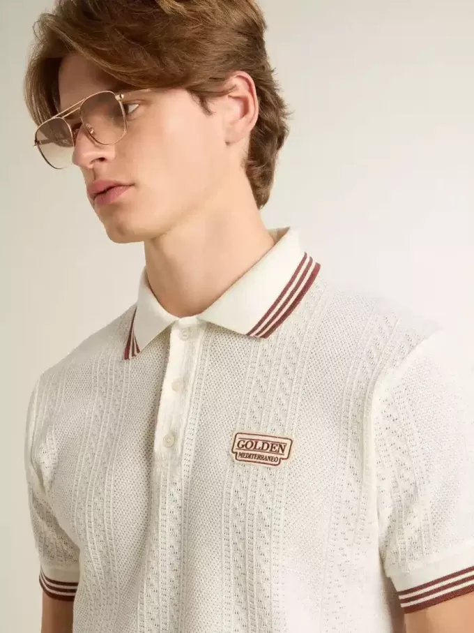 Tricou polo pentru bărbați din tricot perforat alb cu detalii în dungi burgund Tricou polo pentru bărbați din tricot perforat alb cu detalii în dungi burgund