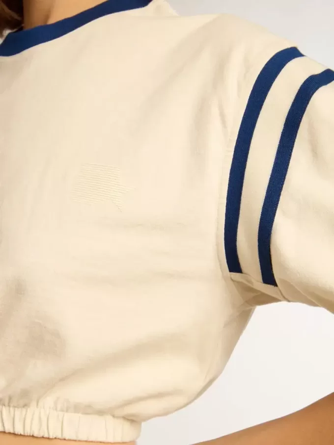 Tricou scurt din bumbac alb îmbătrânit, cu inscripție pe spate Tricou scurt din bumbac alb îmbătrânit, cu inscripție pe spate