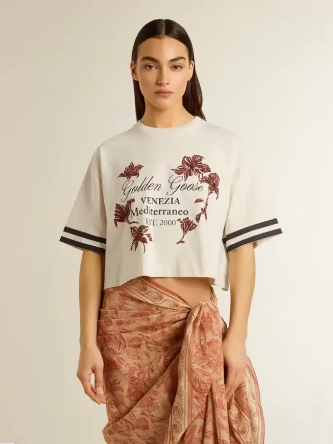 Tricou scurt oversized pentru femei, din jersey alb, cu broderie și imprimeu „Venezia Mediterraneo” Tricou scurt oversized pentru femei, din jersey alb, cu broderie și imprimeu „Venezia Mediterraneo”