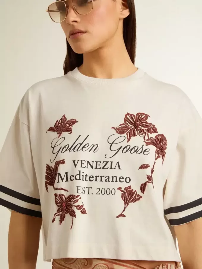Tricou scurt oversized pentru femei, din jersey alb, cu broderie și imprimeu „Venezia Mediterraneo” Tricou scurt oversized pentru femei, din jersey alb, cu broderie și imprimeu „Venezia Mediterraneo”