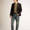 Tricou verde măslin pentru bărbați, cu inscripție aurie Tricou verde măslin pentru bărbați, cu inscripție aurie