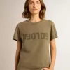Tricou verde măslin pentru femei, cu inscripție aurie Tricou verde măslin pentru femei, cu inscripție aurie