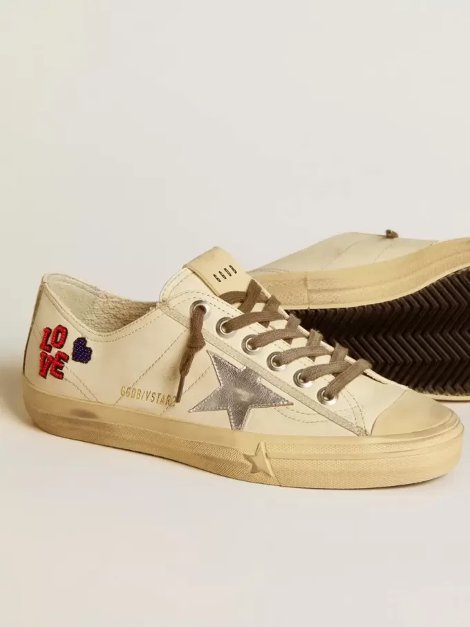 V-Star din piele nappa ecru cu stea din piele nappa argintie și broderie cu mărgele V-Star din piele nappa ecru cu stea din piele nappa argintie și broderie cu mărgele