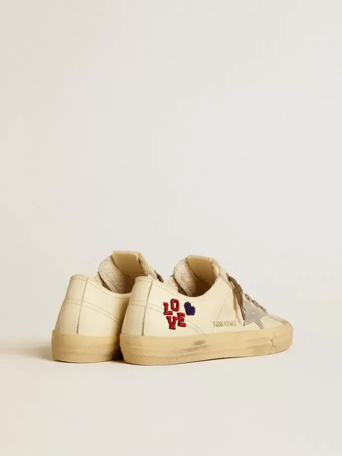 V-Star din piele nappa ecru cu stea din piele nappa argintie și broderie cu mărgele V-Star din piele nappa ecru cu stea din piele nappa argintie și broderie cu mărgele