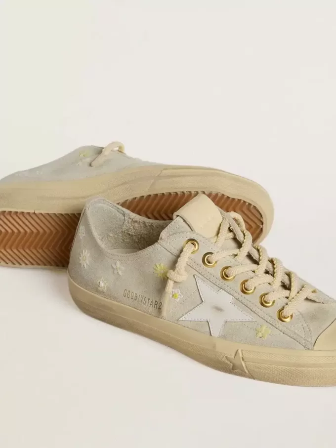 V-Star pentru femei din piele de căprioară gri gheață, cu stea din piele albă și broderie florală V-Star pentru femei din piele de căprioară gri gheață, cu stea din piele albă și broderie florală