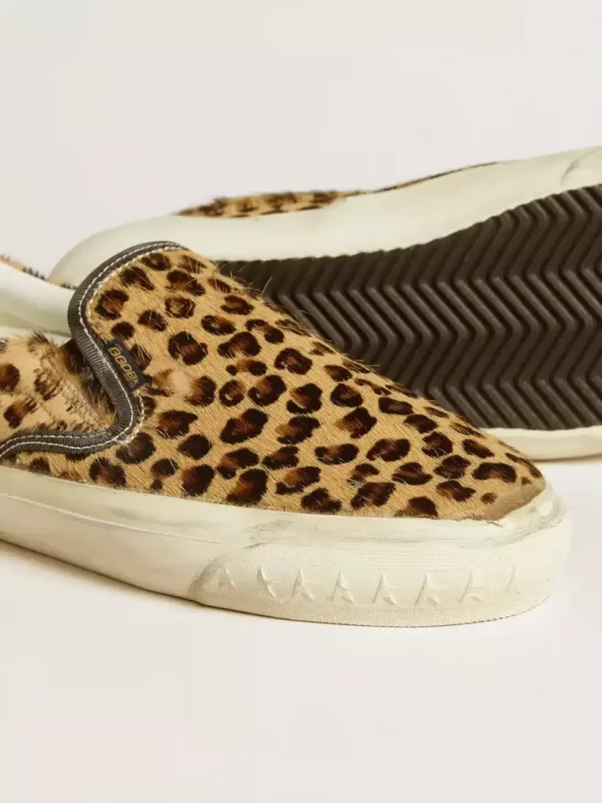 VCE Penstar pentru femei, din piele de ponei cu imprimeu leopard și călcâi din piele neagră VCE Penstar pentru femei, din piele de ponei cu imprimeu leopard și călcâi din piele neagră