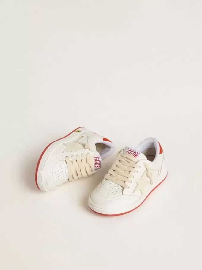 Young Ball Star din piele, cu stea de culoare crem și căptușeală din piele roșie Young Ball Star din piele, cu stea de culoare crem și căptușeală din piele roșie