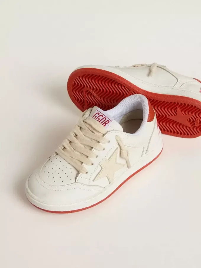 Young Ball Star din piele, cu stea de culoare crem și căptușeală din piele roșie Young Ball Star din piele, cu stea de culoare crem și căptușeală din piele roșie