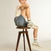 Young Old School în platină strălucitoare, cu stea din piele și bandă pe călcâi Young Old School în platină strălucitoare, cu stea din piele și bandă pe călcâi