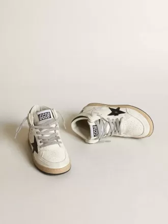 Young Sky-Star din piele nappa albă cu stea neagră și bandă pe călcâi Young Sky-Star din piele nappa albă cu stea neagră și bandă pe călcâi
