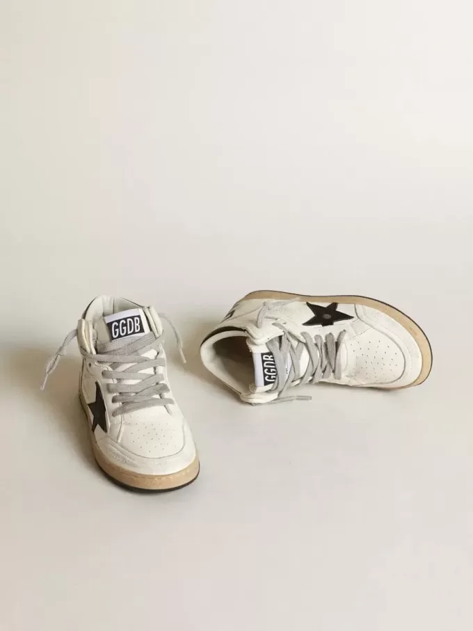 Young Sky-Star din piele nappa albă cu stea neagră și bandă pe călcâi Young Sky-Star din piele nappa albă cu stea neagră și bandă pe călcâi