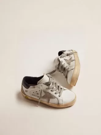 Young Super-Star cu stea din piele de căprioară gri-gheață și călcâi din piele albastru-marină Young Super-Star cu stea din piele de căprioară gri-gheață și călcâi din piele albastru-marină