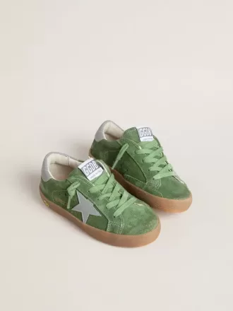 Young Super-Star din piele de căprioară verde cu stea albastră și bandă pe călcâi Young Super-Star din piele de căprioară verde cu stea albastră și bandă pe călcâi